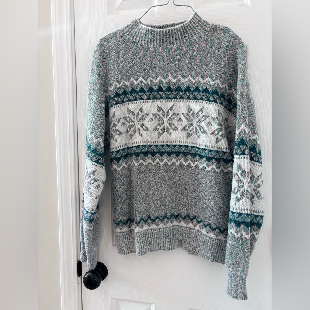 Gray and Teal Patterned Sweater ✅3/$15